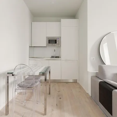 Life - Renovated * Milánó